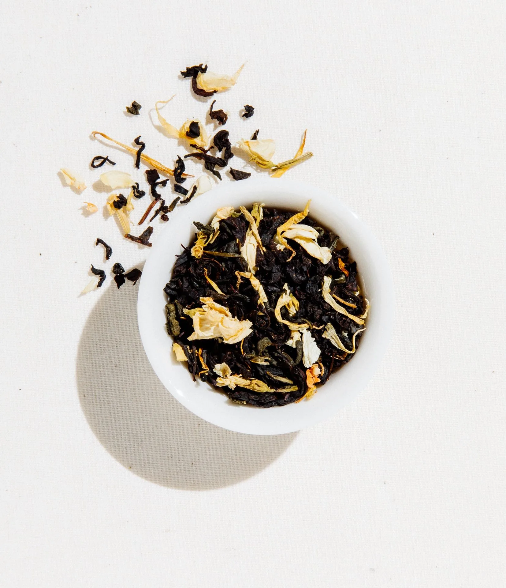 Black Tea vs. Oolong Tea: Flavor, Caffeine, and Brewing Compared