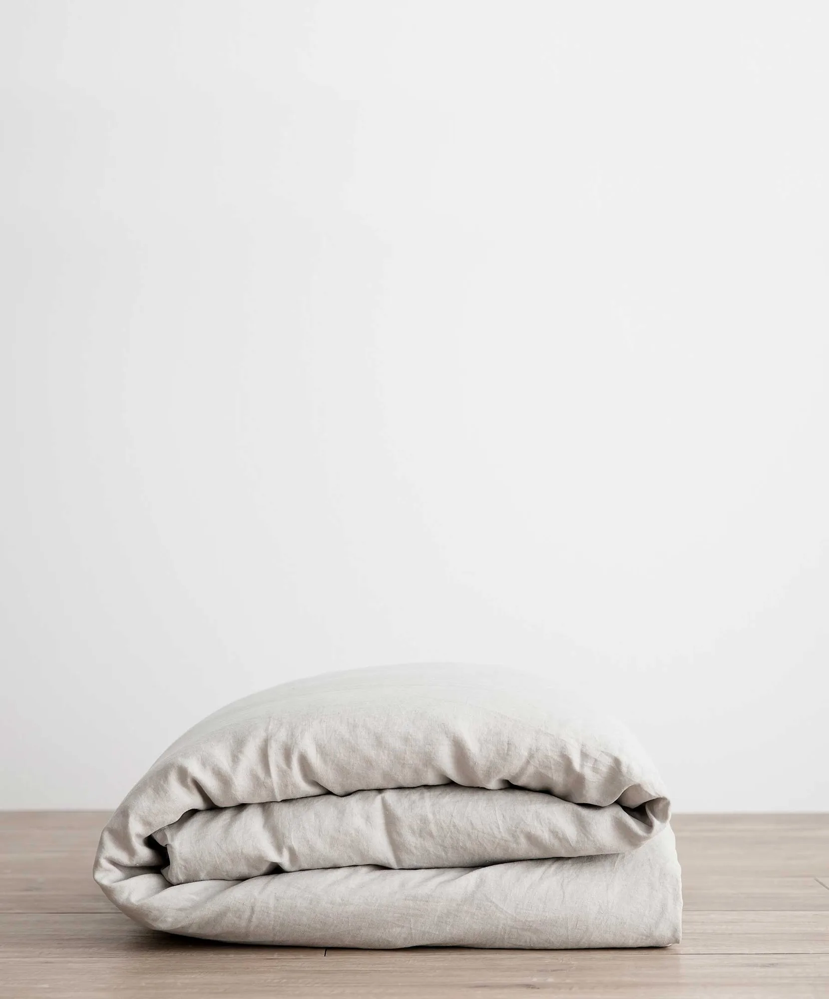 Linen Silk Eye Mask vs Standard Sleep Masks: Which is Better for Your Sleep Routine?