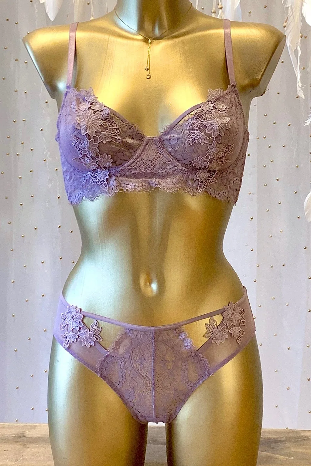 كيف تنسقين حمالة Lingerie Belle بلون روزي داستي يوميًا؟