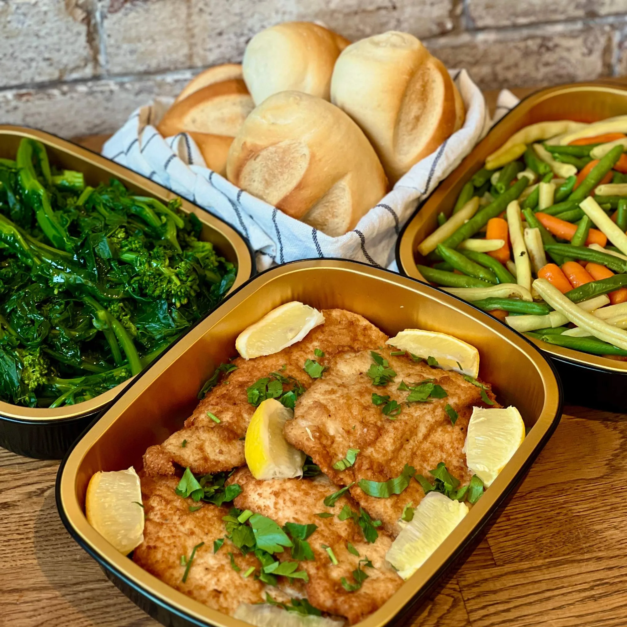 Aubergine-Parmigiana vs. Hähnchenschnitzel-Abendessen: Was bestellen?