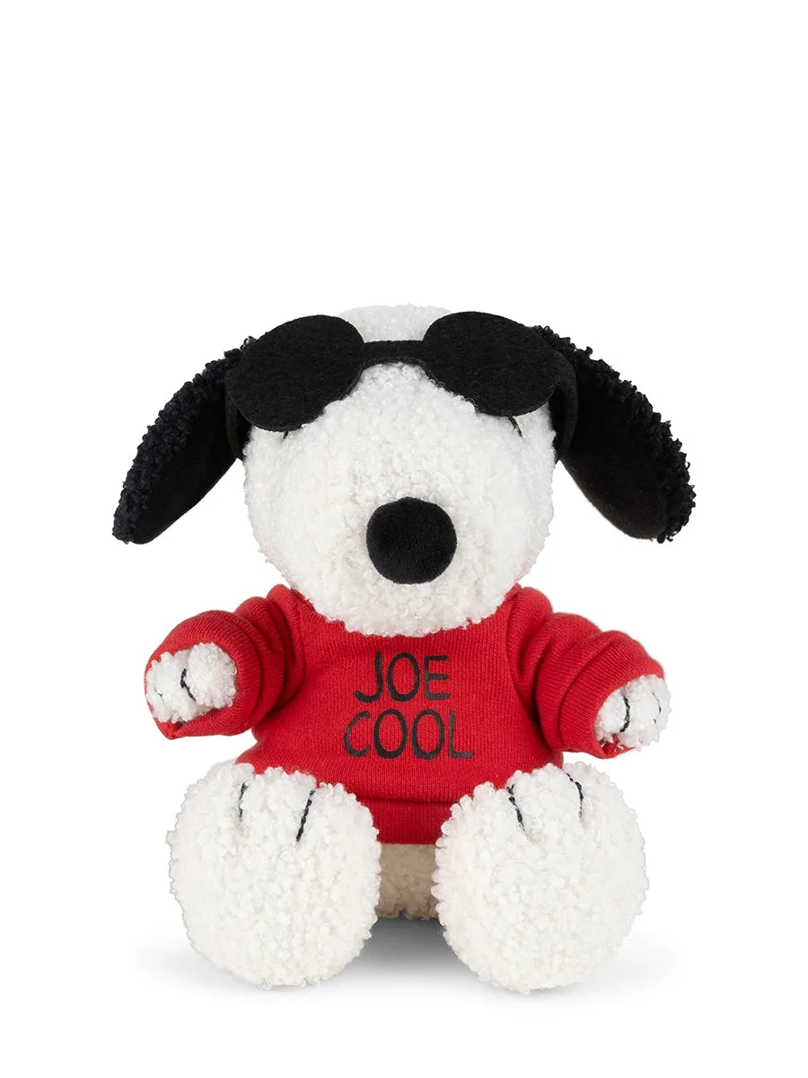 Snoopy Joe Cool 20 cm: Retro Plush Worth Collecting?