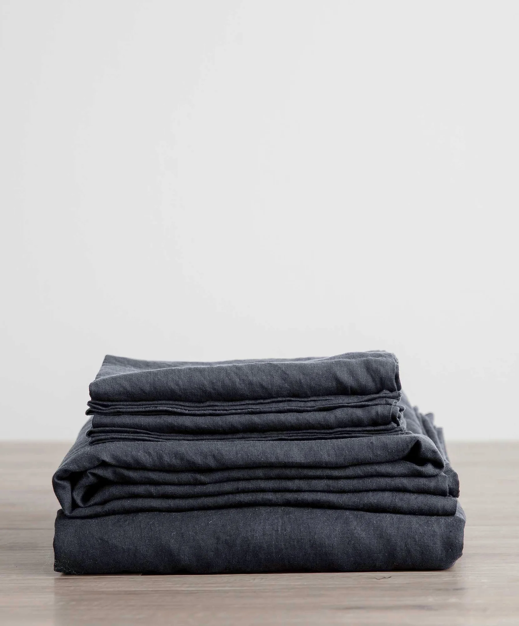 How to Style a Minimalist Bedroom with Linen Bedding