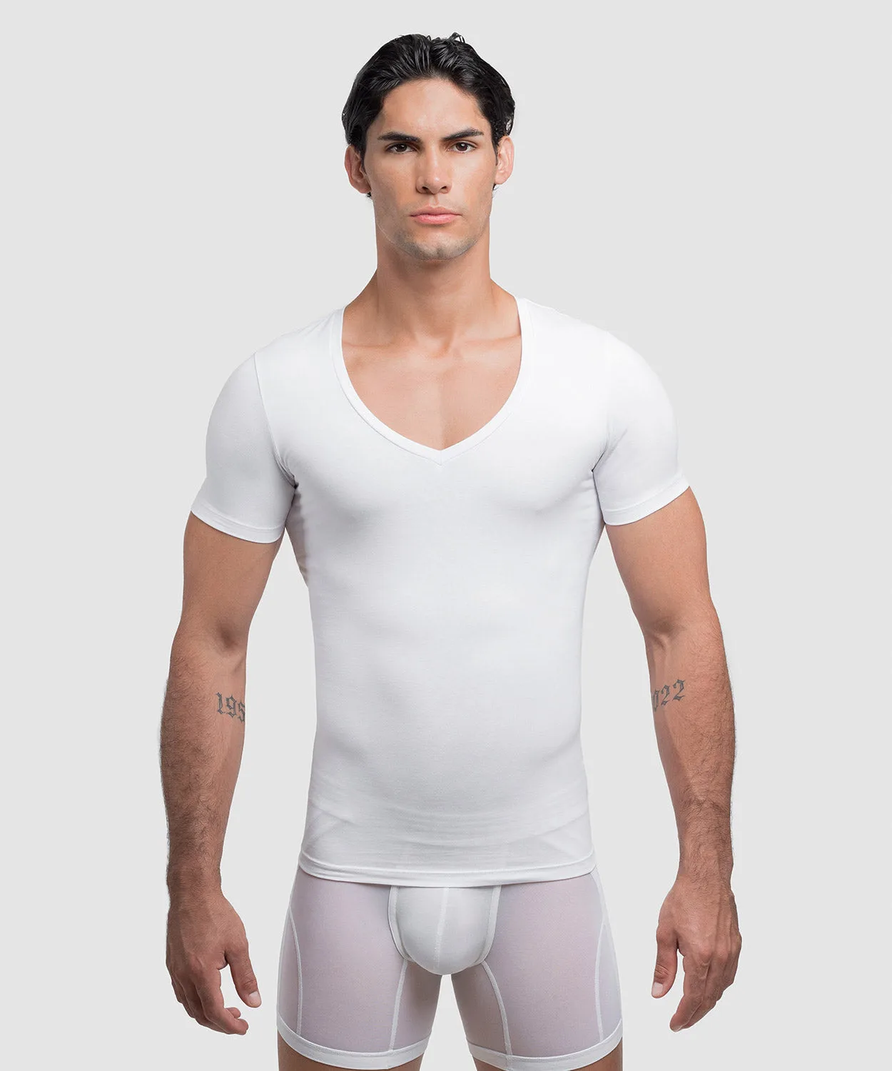 Maattabel voor katoenen compressie T-shirt met diepe V-hals
