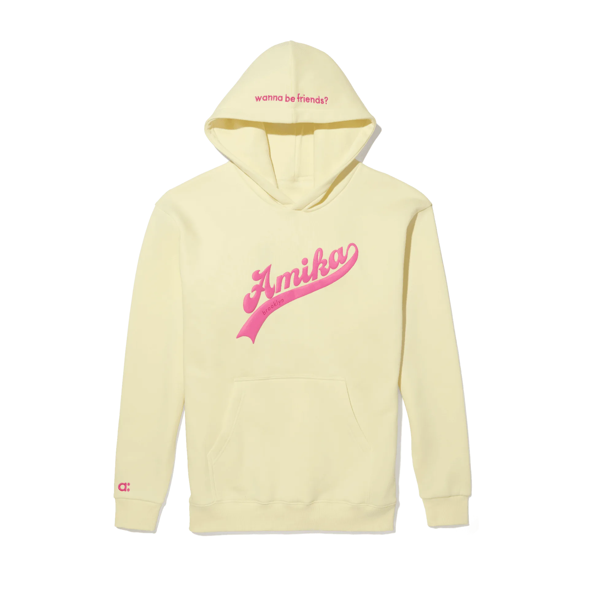 Amika Sweatshirt vs Trucker Hat: أي المارش يناسبك؟