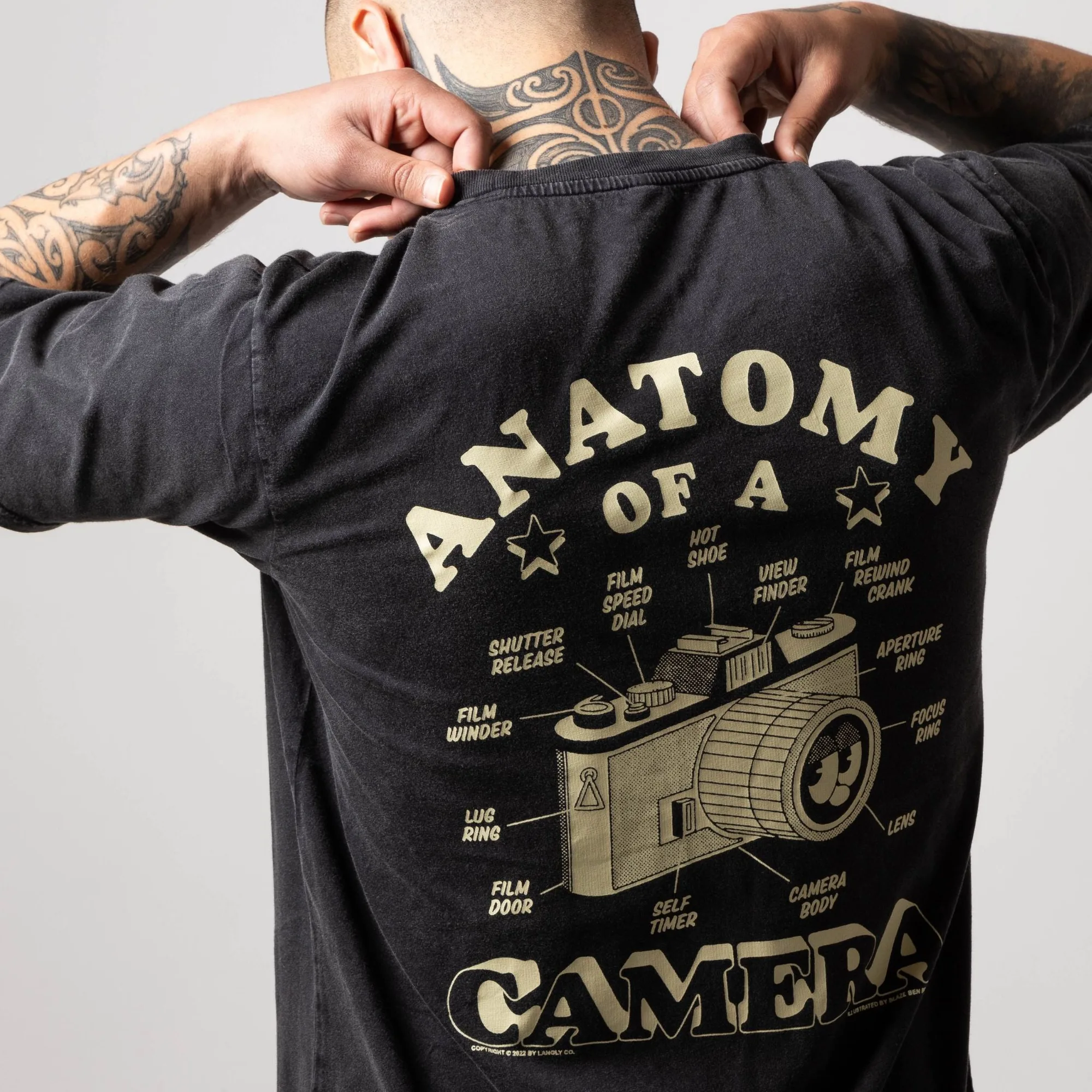 Camera T-Shirt vs Plain Tee: Which One to Wear?