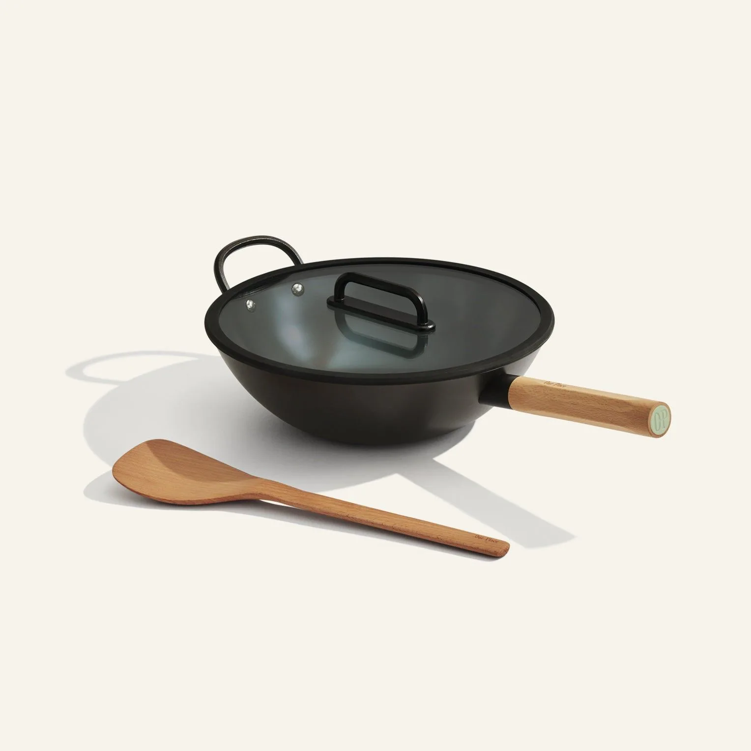 Carbon Steel Wok vs Cast Iron Wok: Which Stir-Fry Pan Is Best for Your Kitchen?