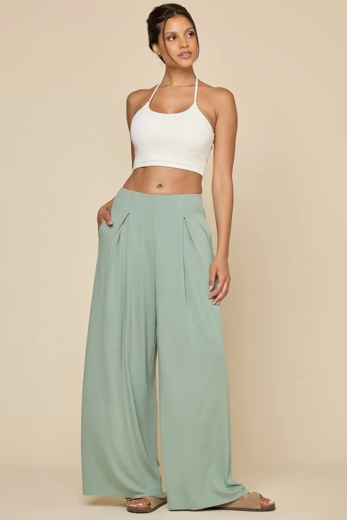Wide Leg vs Cargo Pants: Which Suits You?