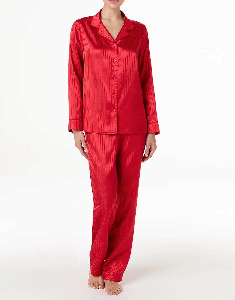 Pyjama long en satin : associations pour une nuit élégante