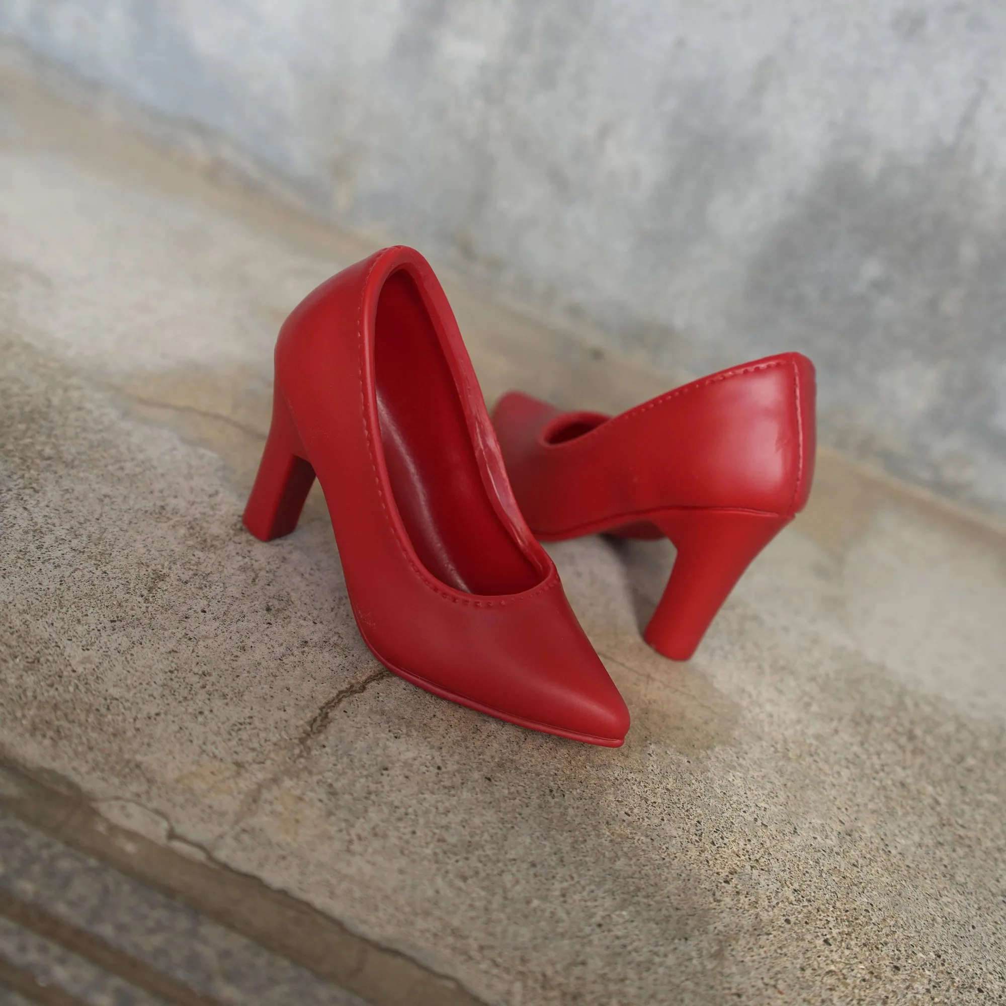 Escarpins rouges vs. bottes en dentelle : quelle chaussure Smart Doll pour votre style ?
