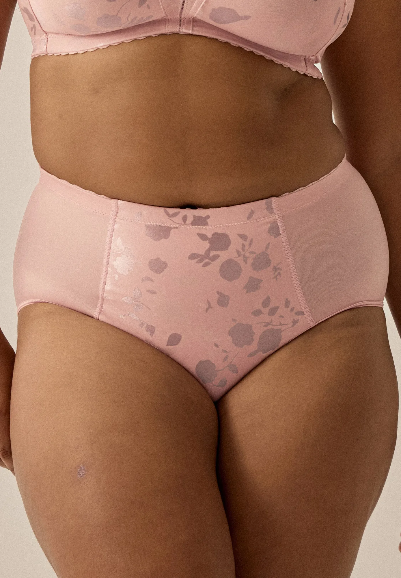 Come scegliere uno slip minimizzante per il comfort quotidiano