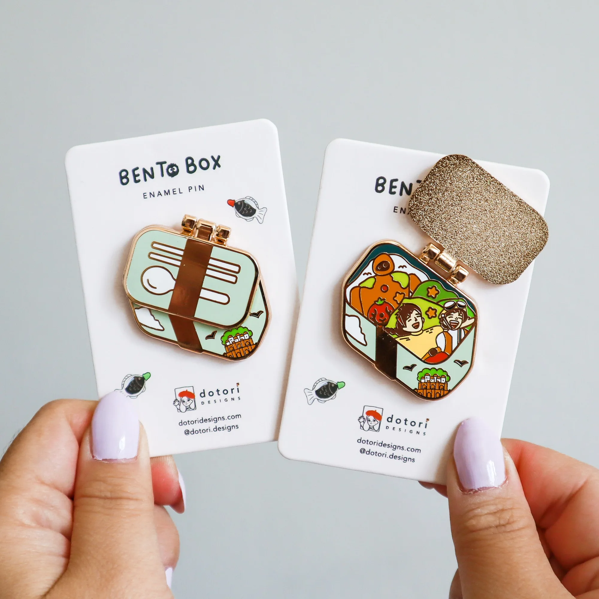 Set de regalo personalizado: Pins esmaltados, pegatinas y bolsas