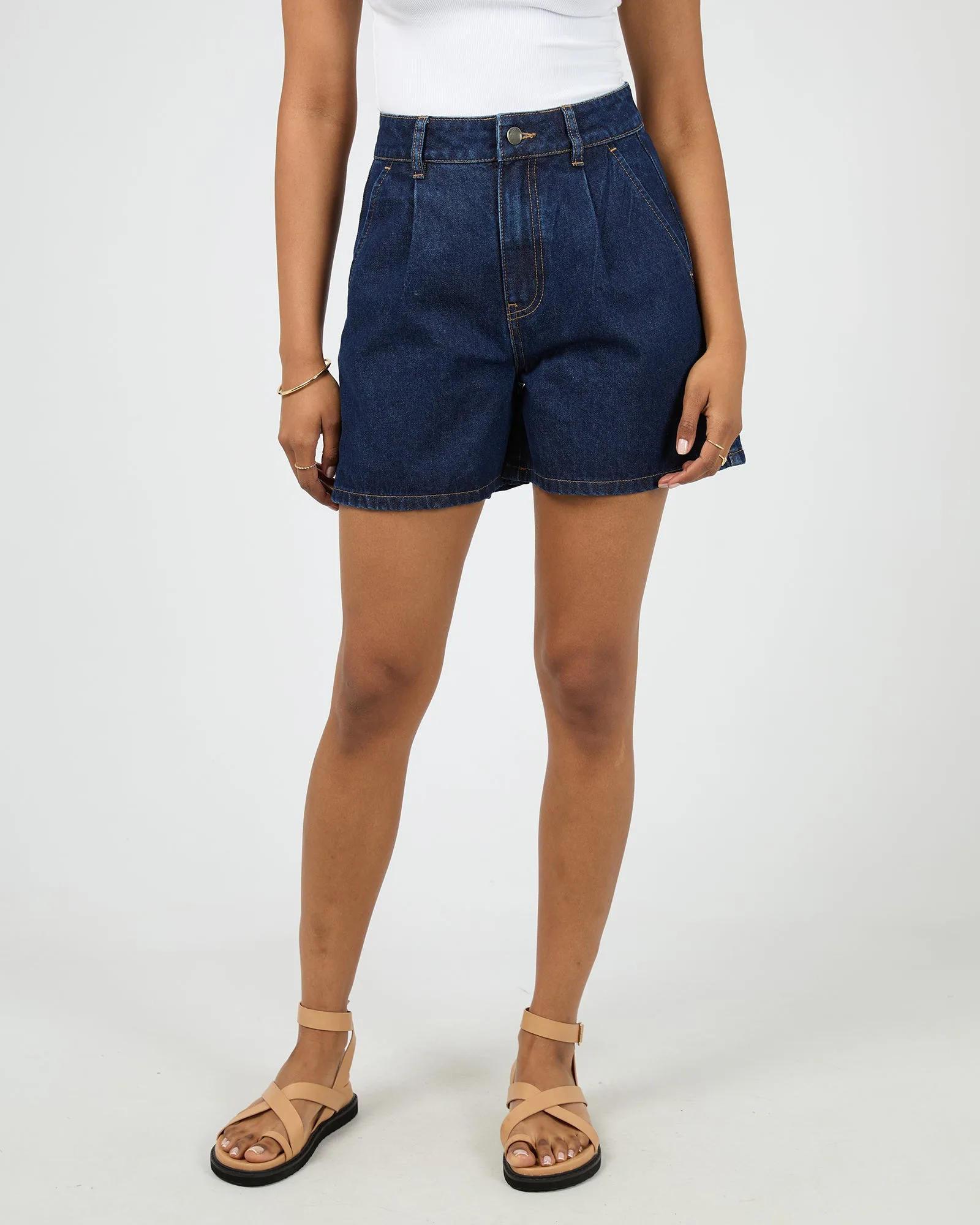 Come abbinare il jeans corto Stevie per un look casual