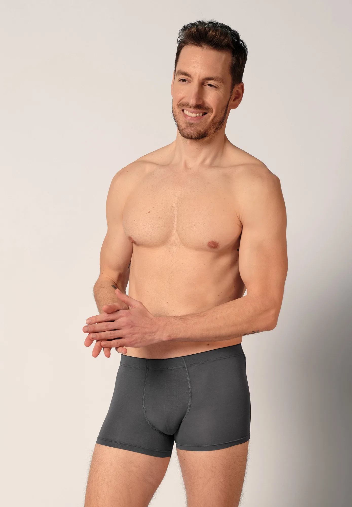 Soft Modal vs. Cotton Structure Pants: Materialvergleich