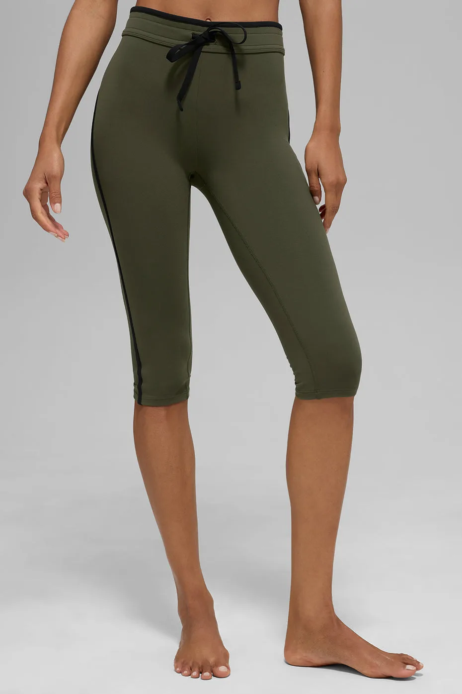 How to Create a Monochrome Outfit with Alo Yoga Pieces