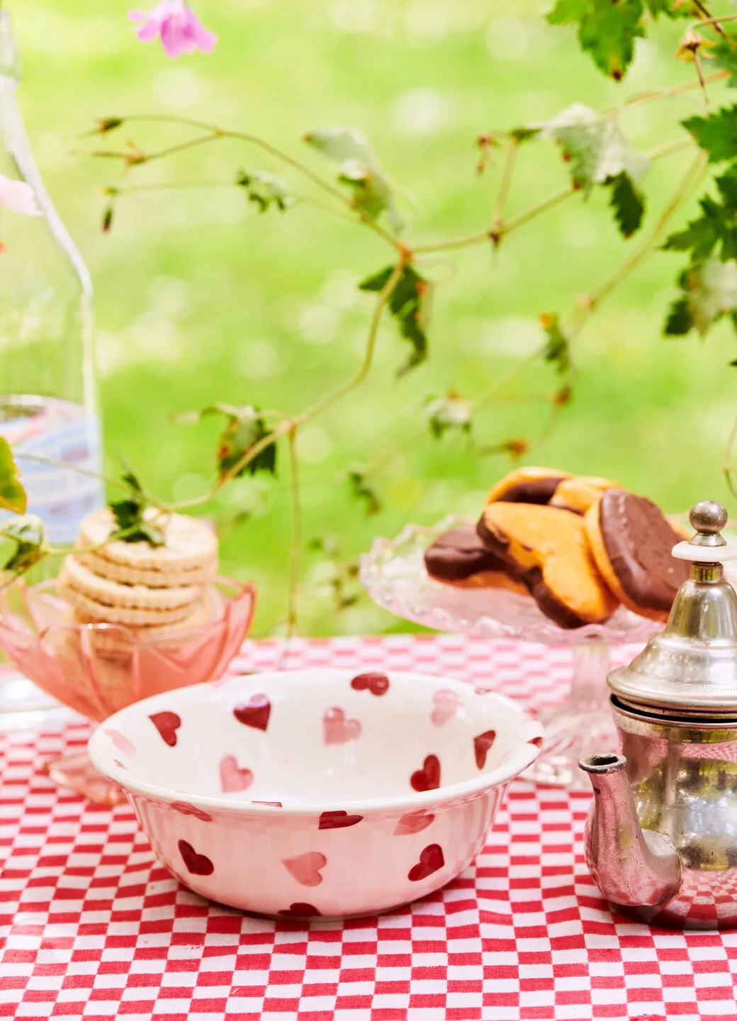 Emma Bridgewater Jugs and Carafes: How to Choose the Right Size for Entertaining