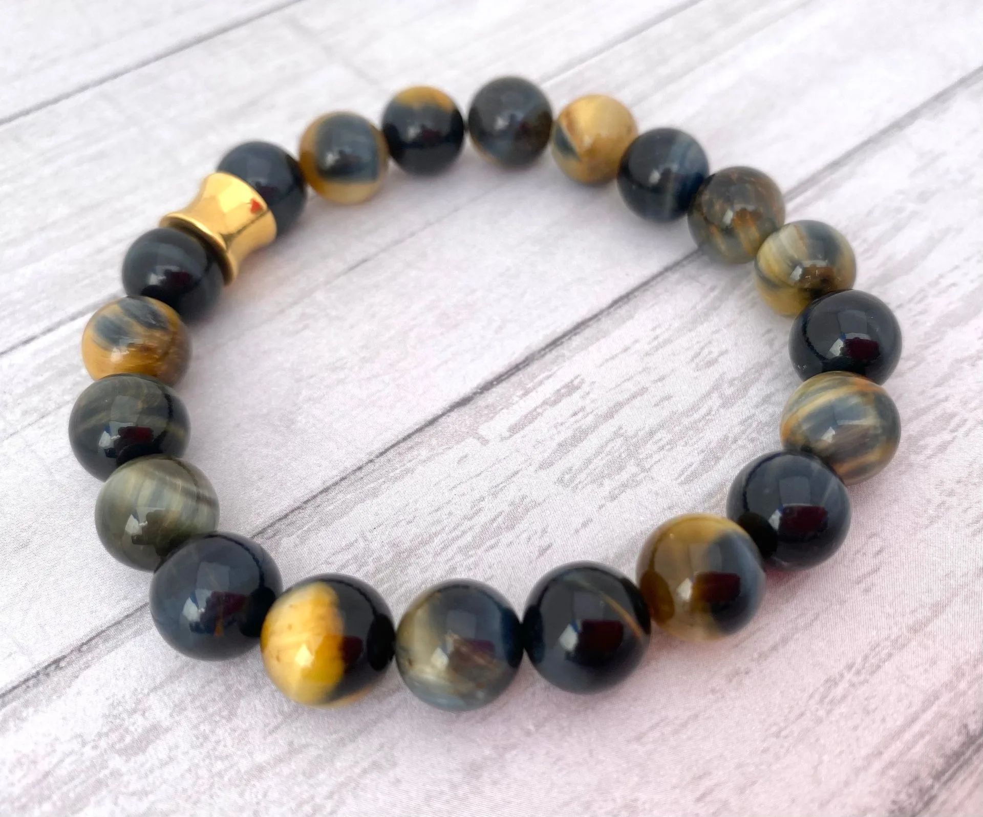 Quale bracciale con perle da uomo fa per te?