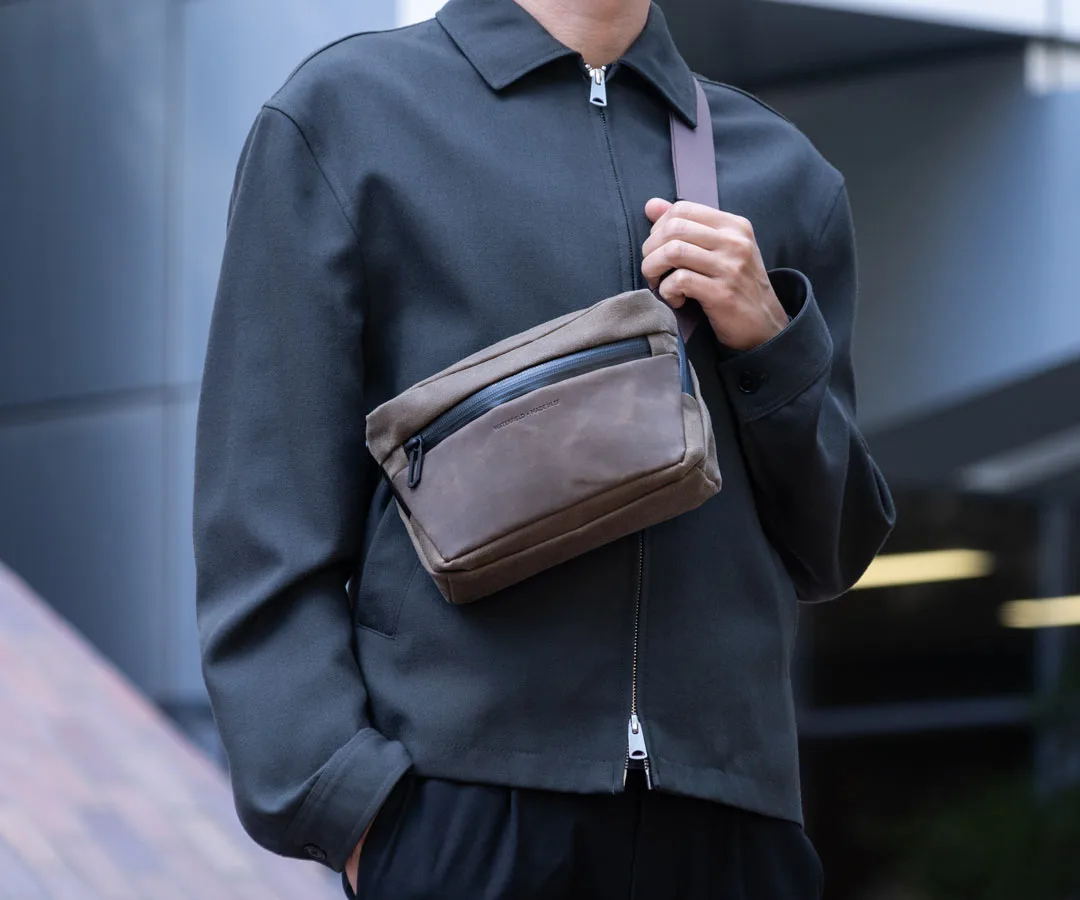 小さなショルダーバッグに何が入る?実用ガイド