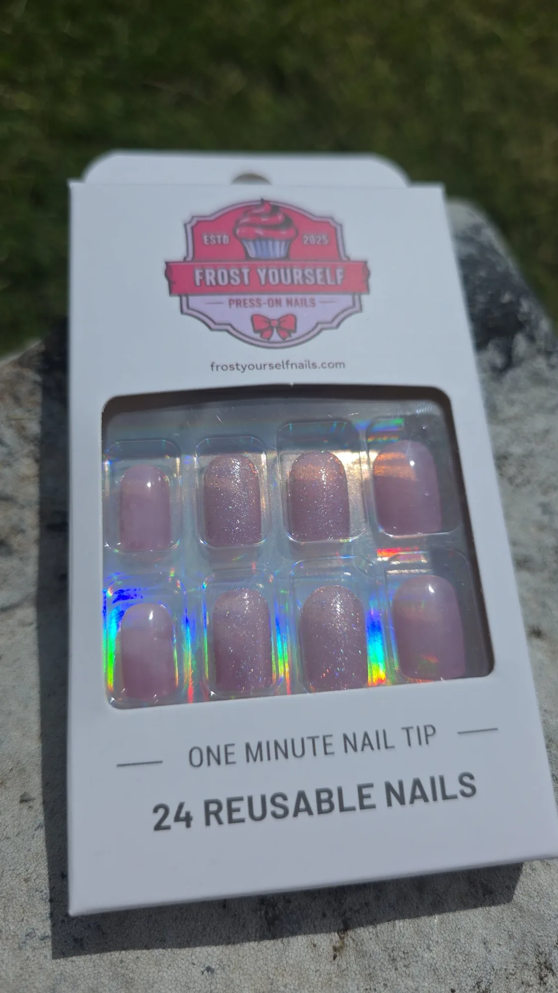 Comment coiffer les ongles press-on Queen Ursula pour un look audacieux