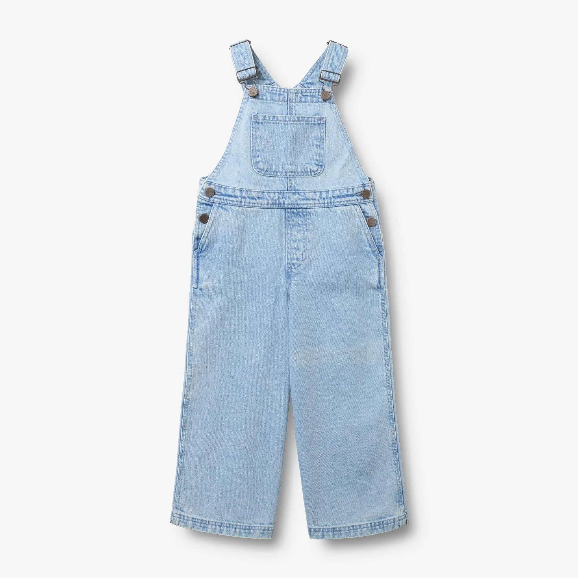 Cómo combinar un mono de mezclilla para niños pequeños
