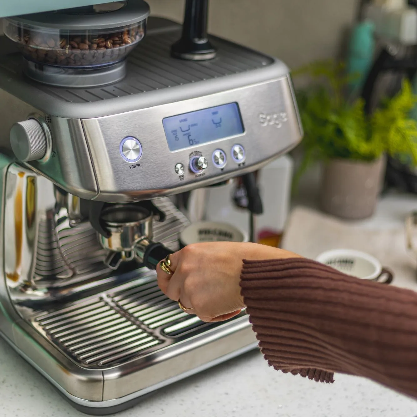 Espresso Machine vs Manual Brewing: Which Investment Is Right for You?