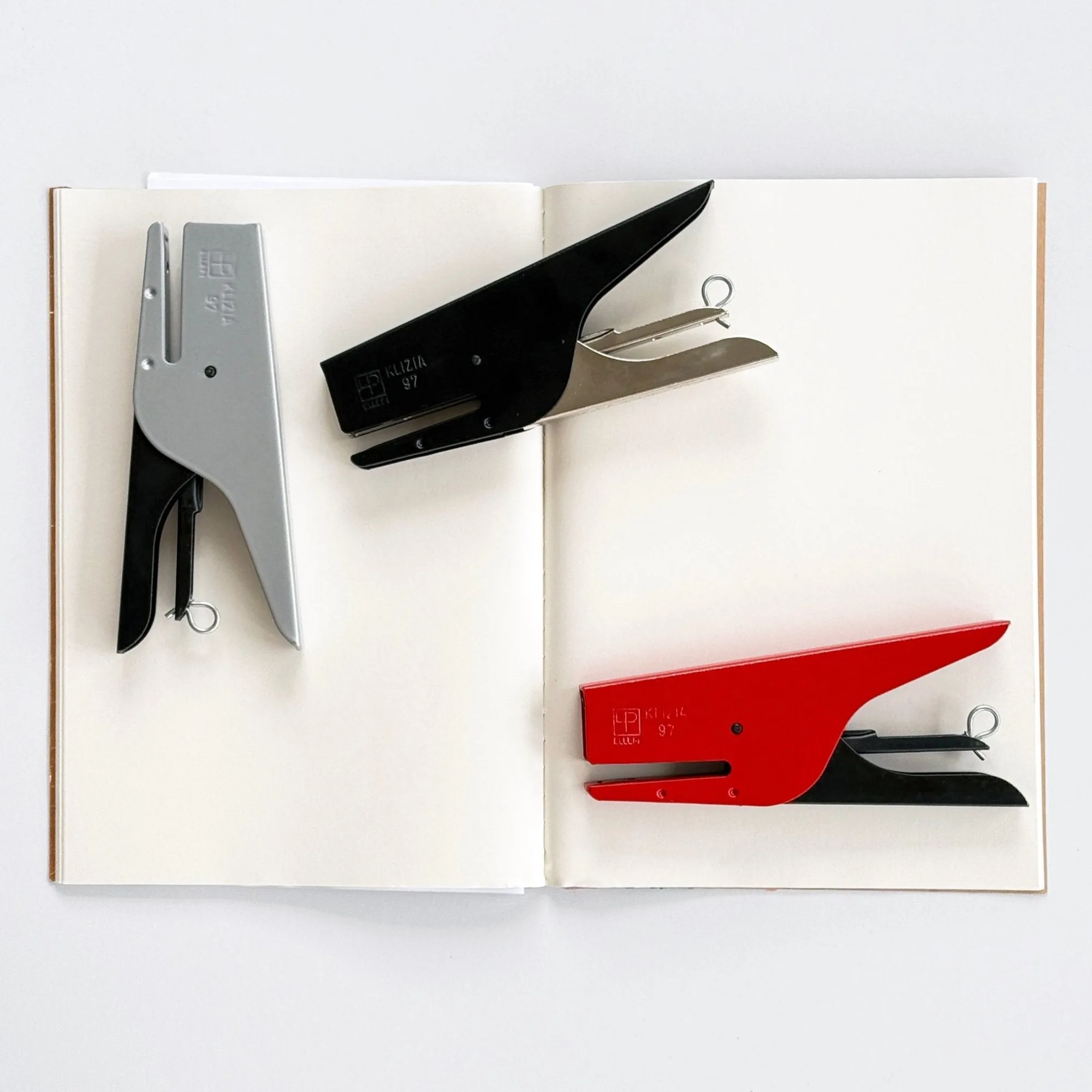 How to Organise Your Desk with the Industry Desk Set In/Out Box