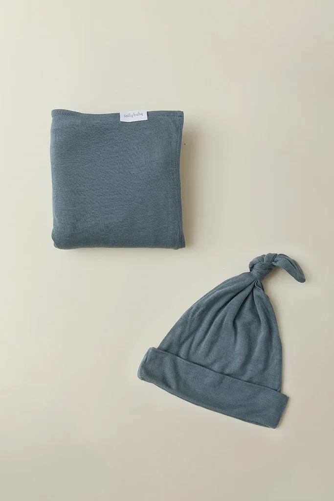 How to Style the Swaddle and Hat Set for Newborn Photos