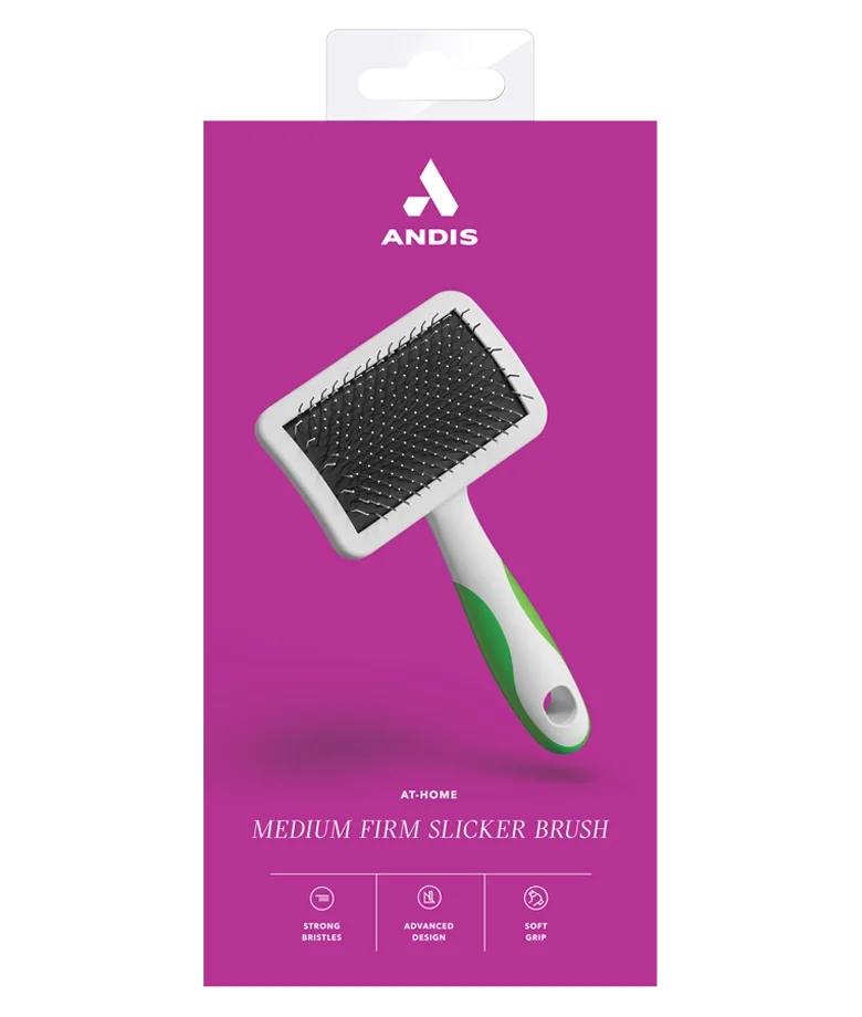 如何使用 Andis 中硬毛刷為狗狗梳毛