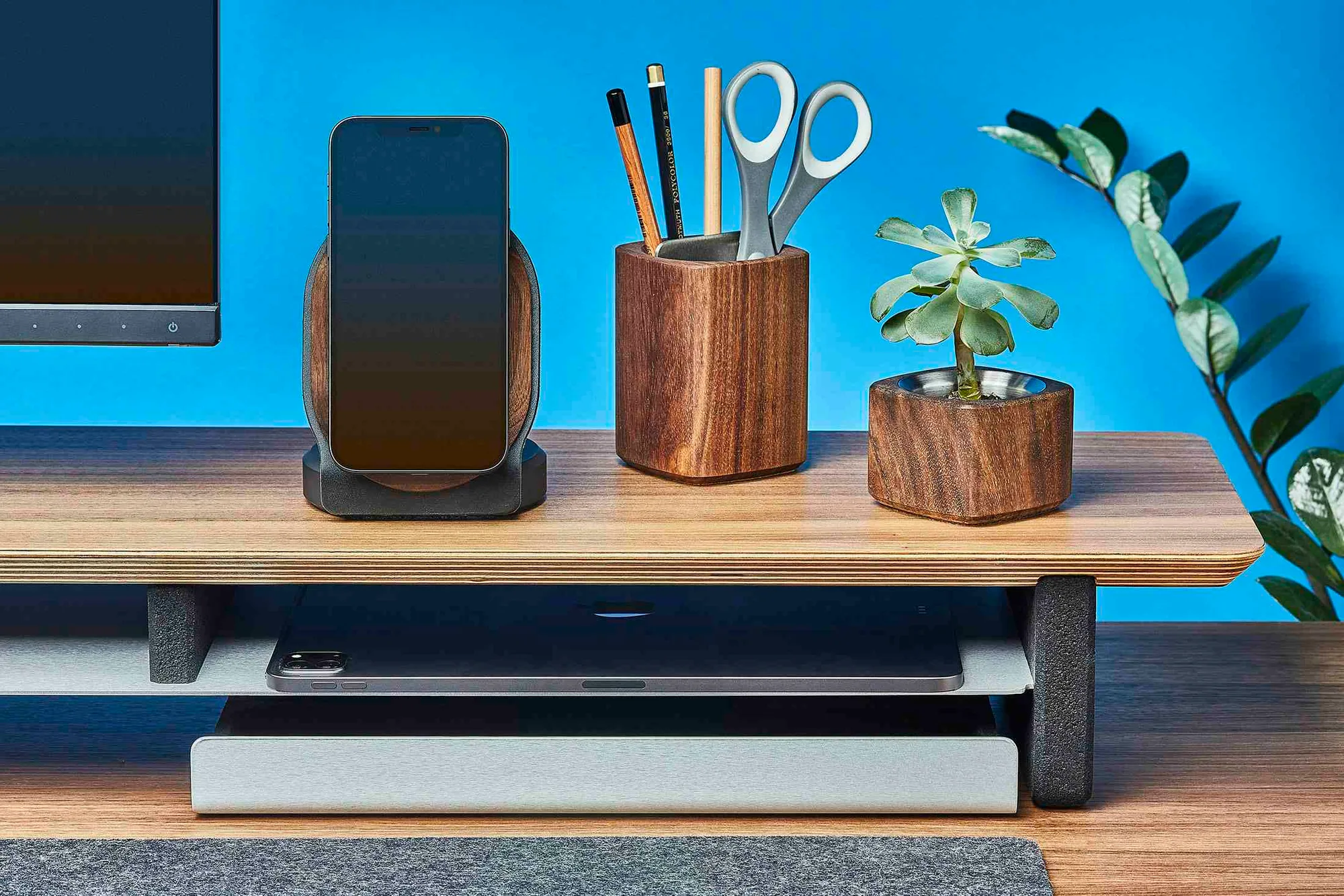 Grovemade Wood MagSafe Stand Review: A Premium Charging Solution