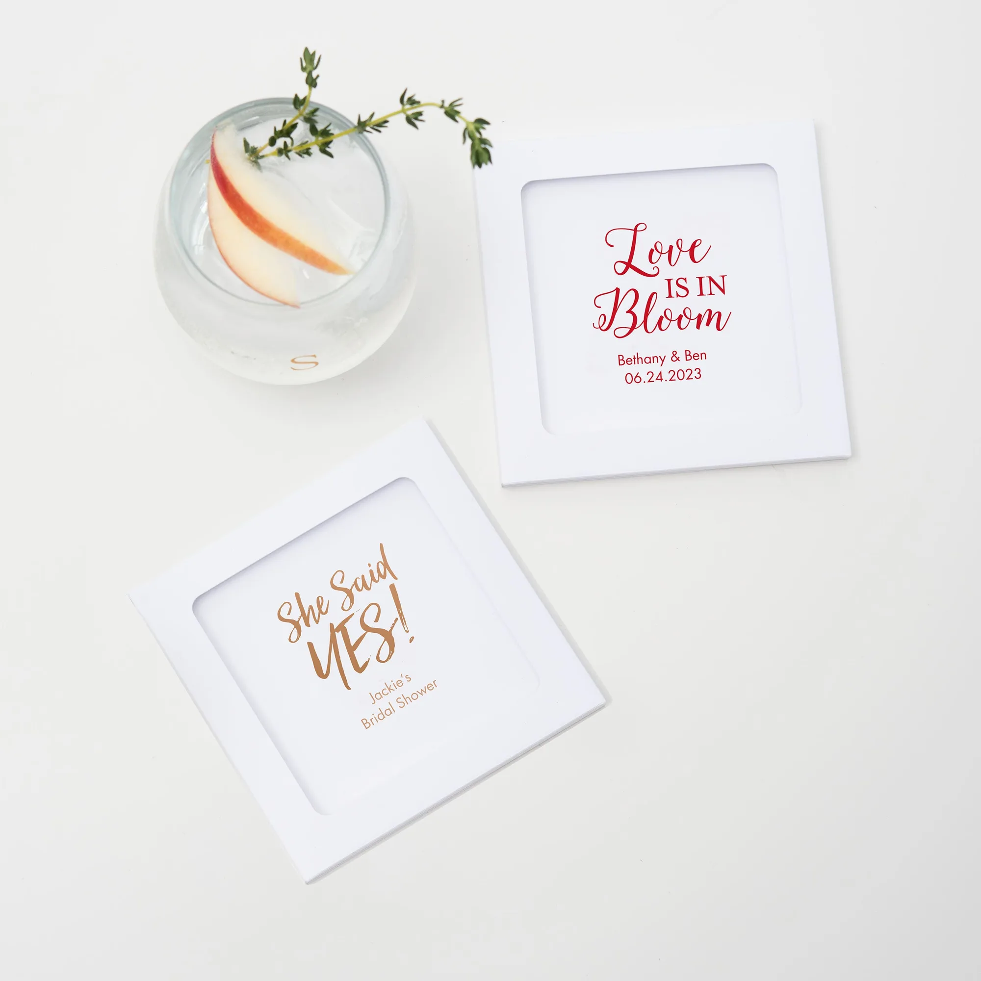 Posavasos de vidrio personalizado como detalle de boda - Despedida de soltera | Más ocasiones