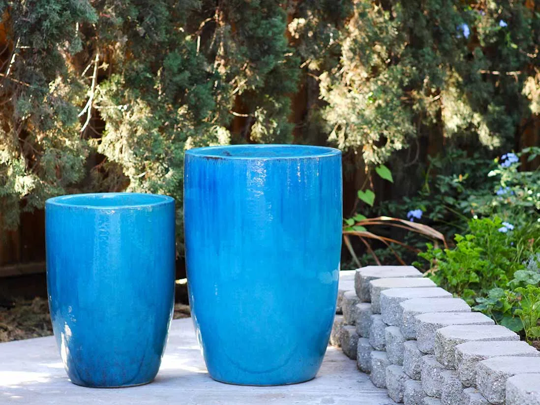 Jardinières hautes en forme de tonneau par Plantatorem