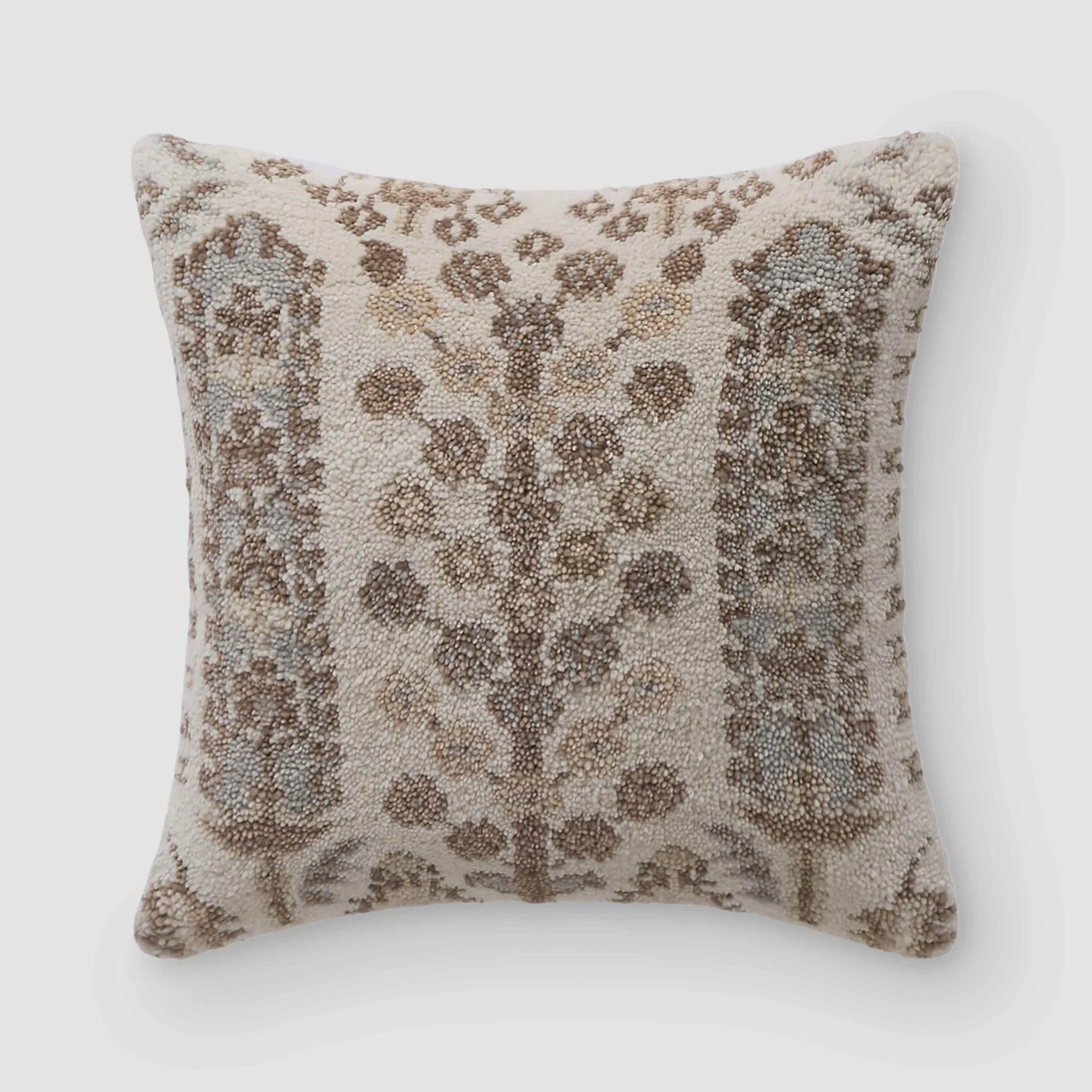 How to Incorporate Hand-Knotted Pillows into a Minimalist Decor