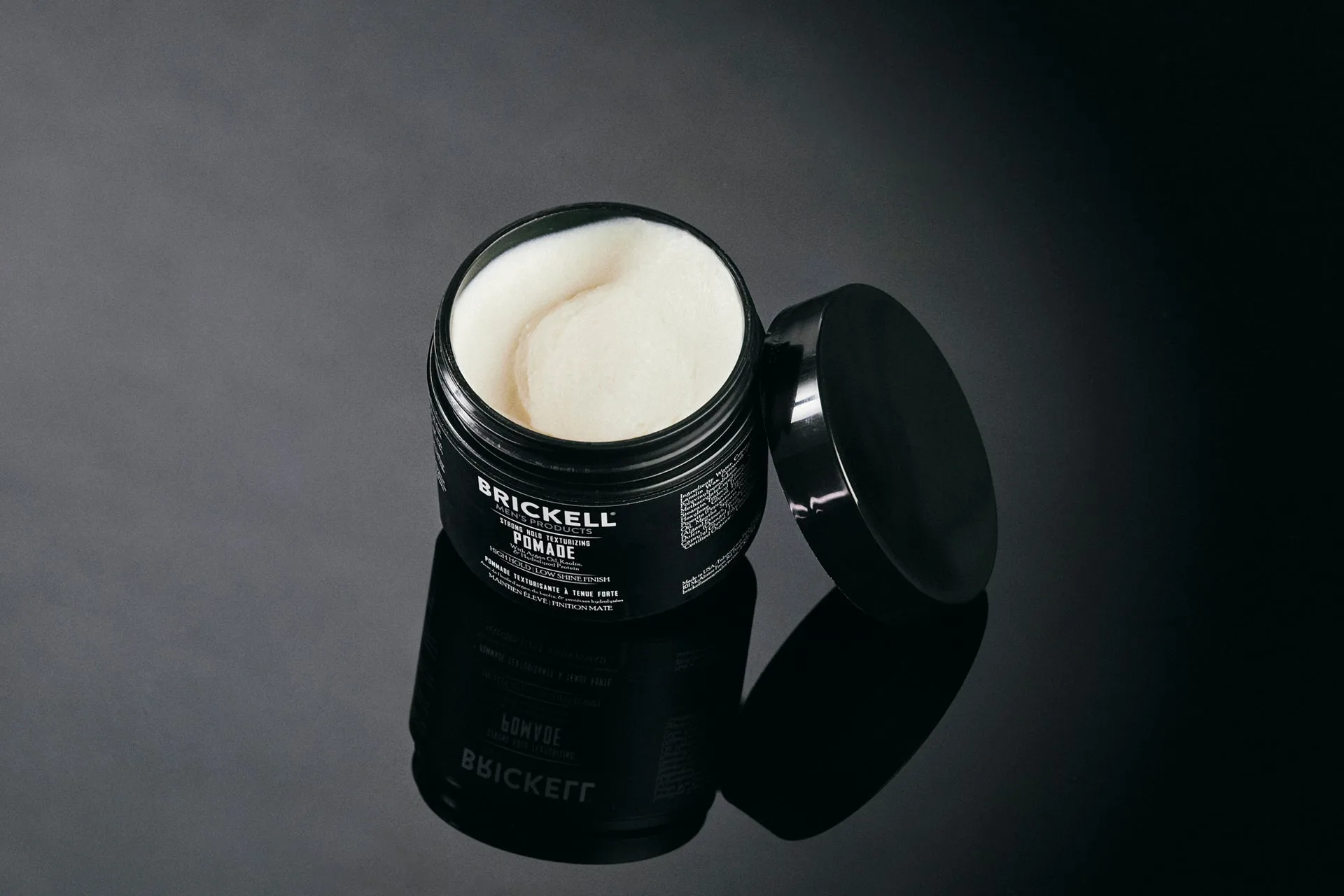 Pomade vs. Haarpuder: Welches Stylingprodukt wählen?