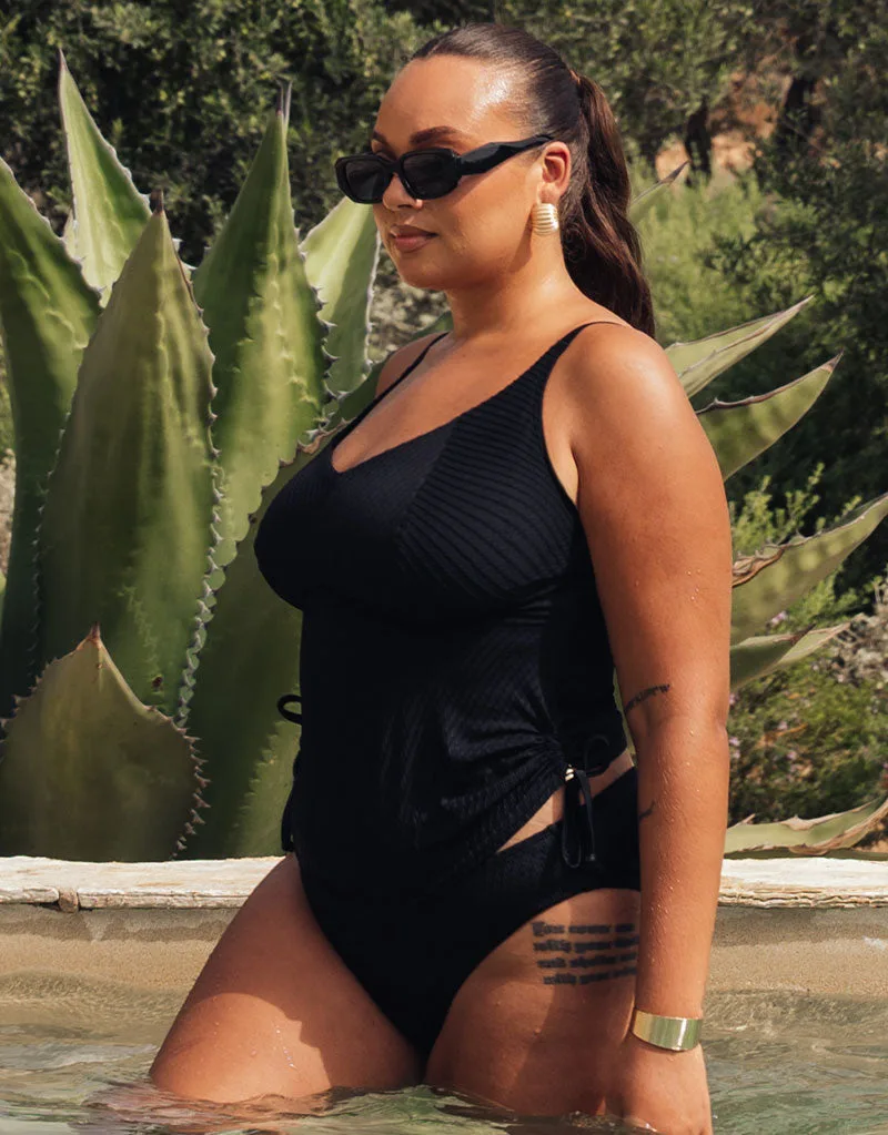 Como usar um top tankini multiway para suporte versátil