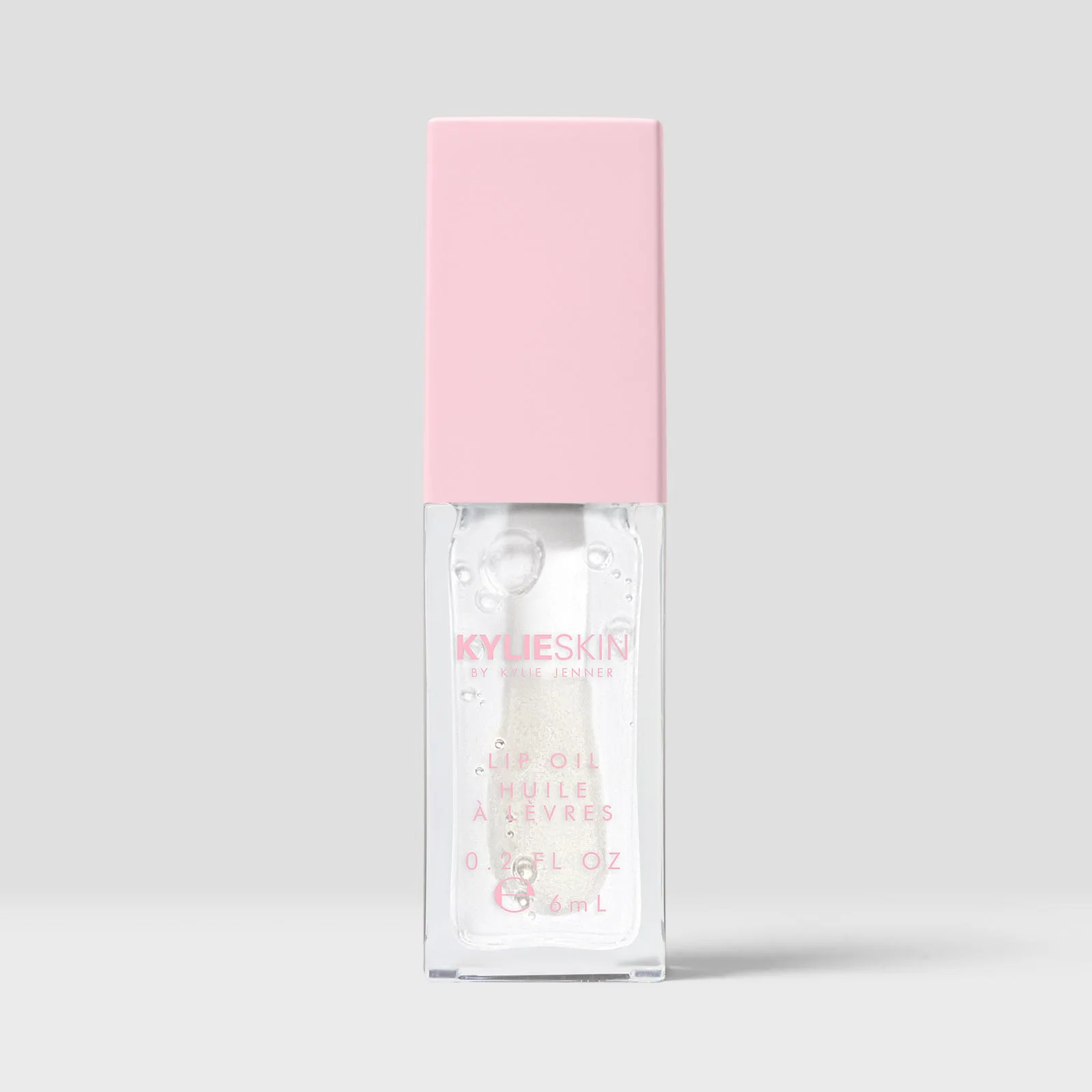 Cách dùng dầu dưỡng môi Kylie Cosmetics để có đôi môi căng mọng, ẩm mượt