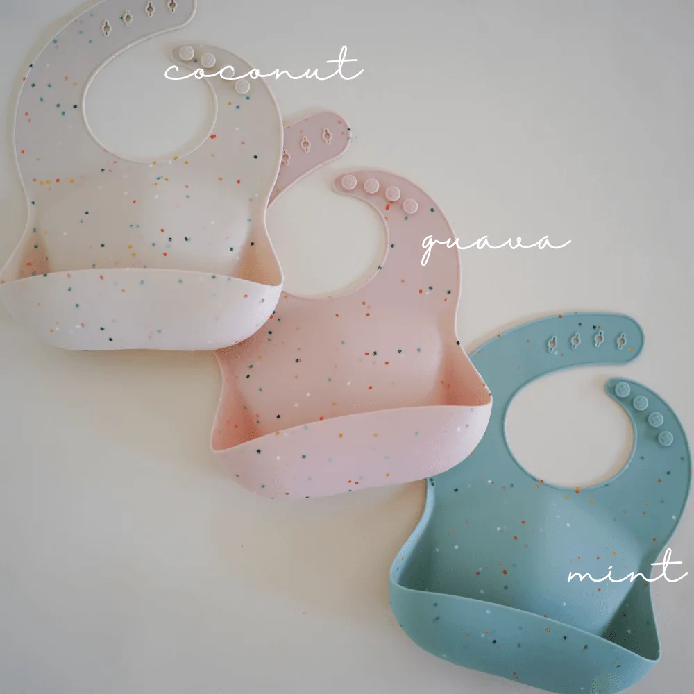 How to Choose the Best Travel Bib for Your Toddler: Silicone vs. Fabric