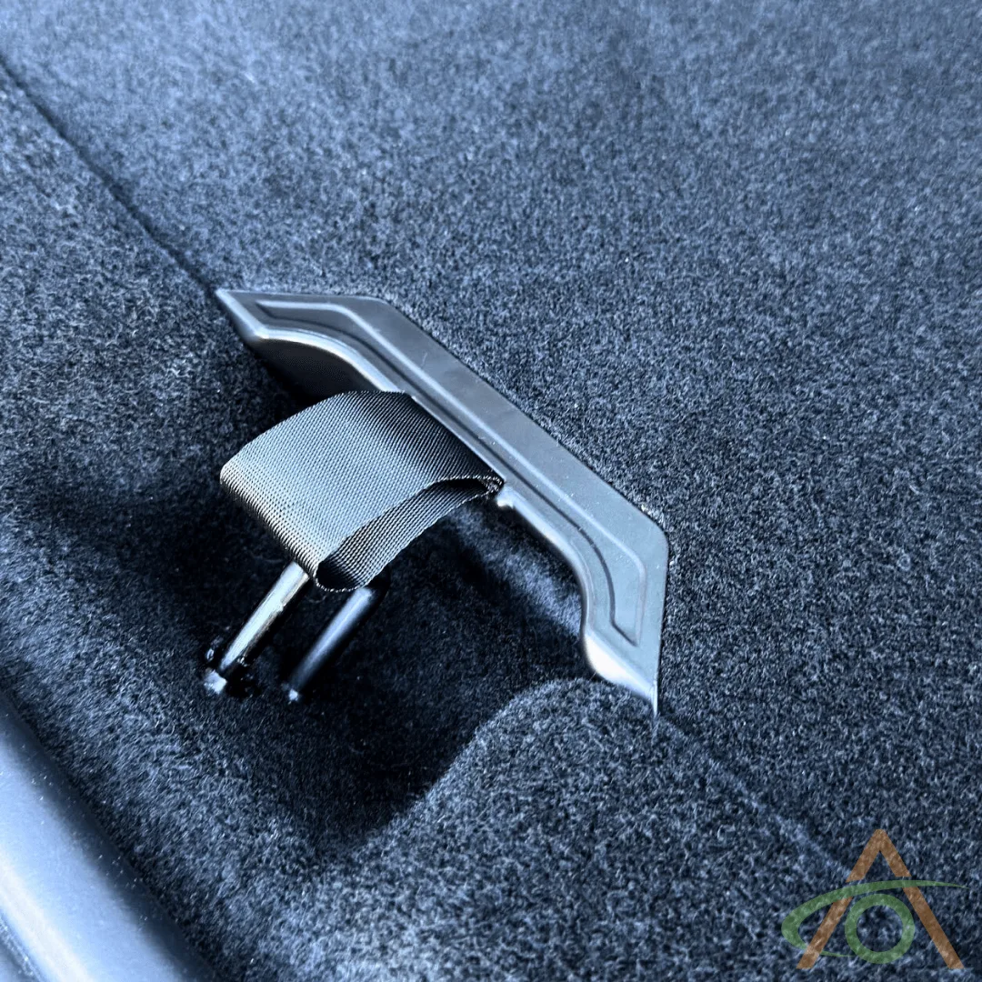 Cómo instalar el tirador del maletero en un Model Y renovado