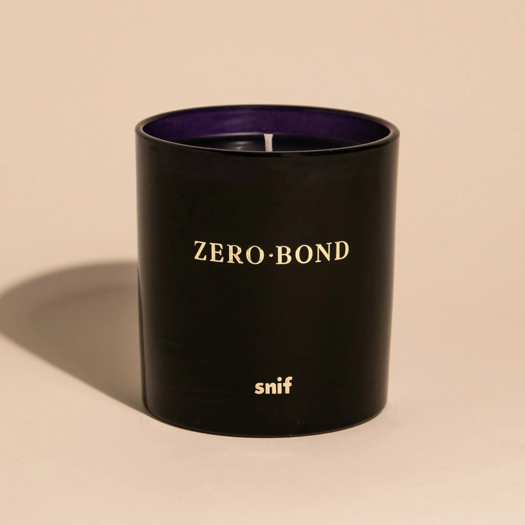 Świeca Invite Only od Zero Bond: Pierwsze spojrzenie