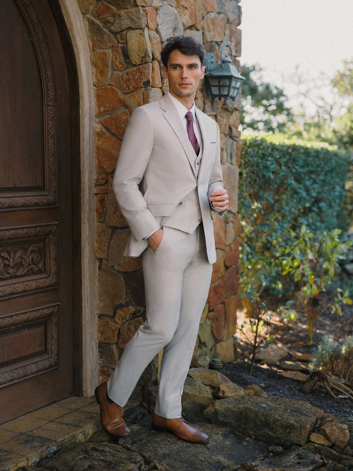 How to Choose the Right Suit for a Wedding Guest