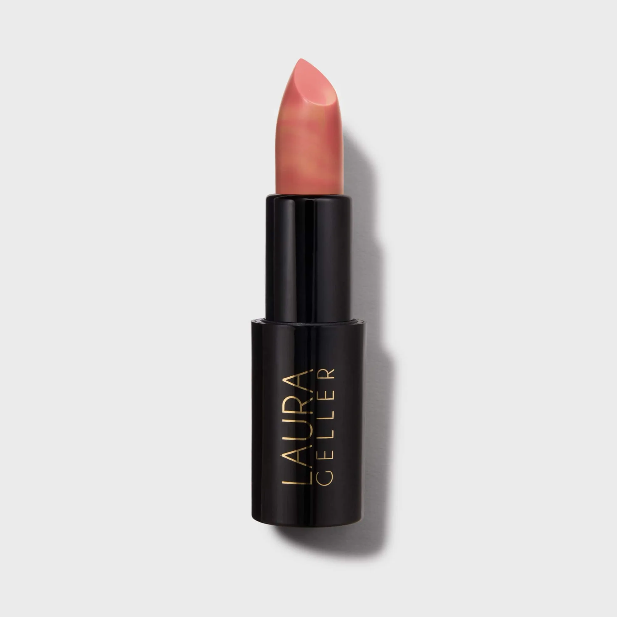 How to Choose a Lip Gloss for Mature Lips: Hydrating Formulas vs. High-Shine Finishes