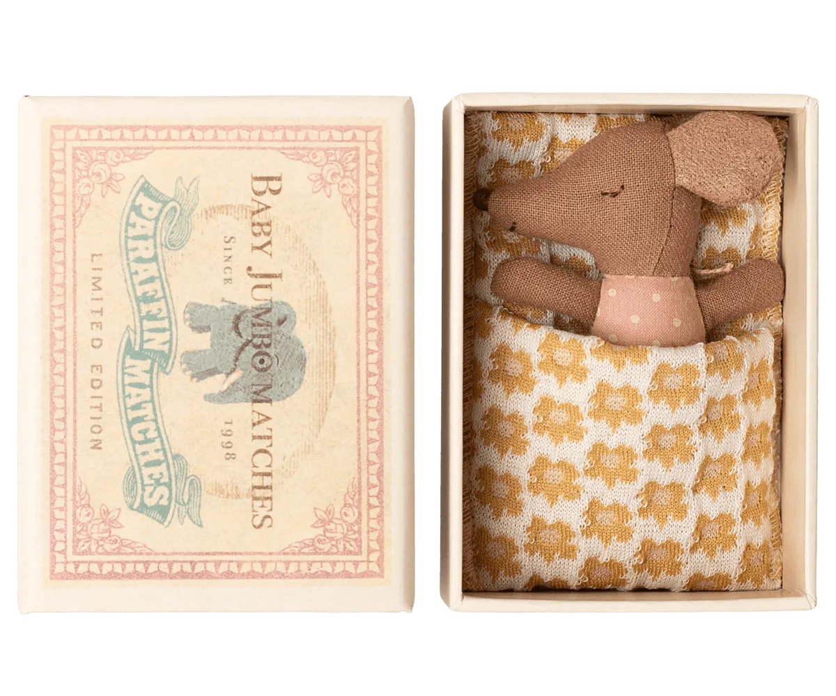 Souris dans une boîte d'allumettes : Jeu de souris bébé endormie-réveillée