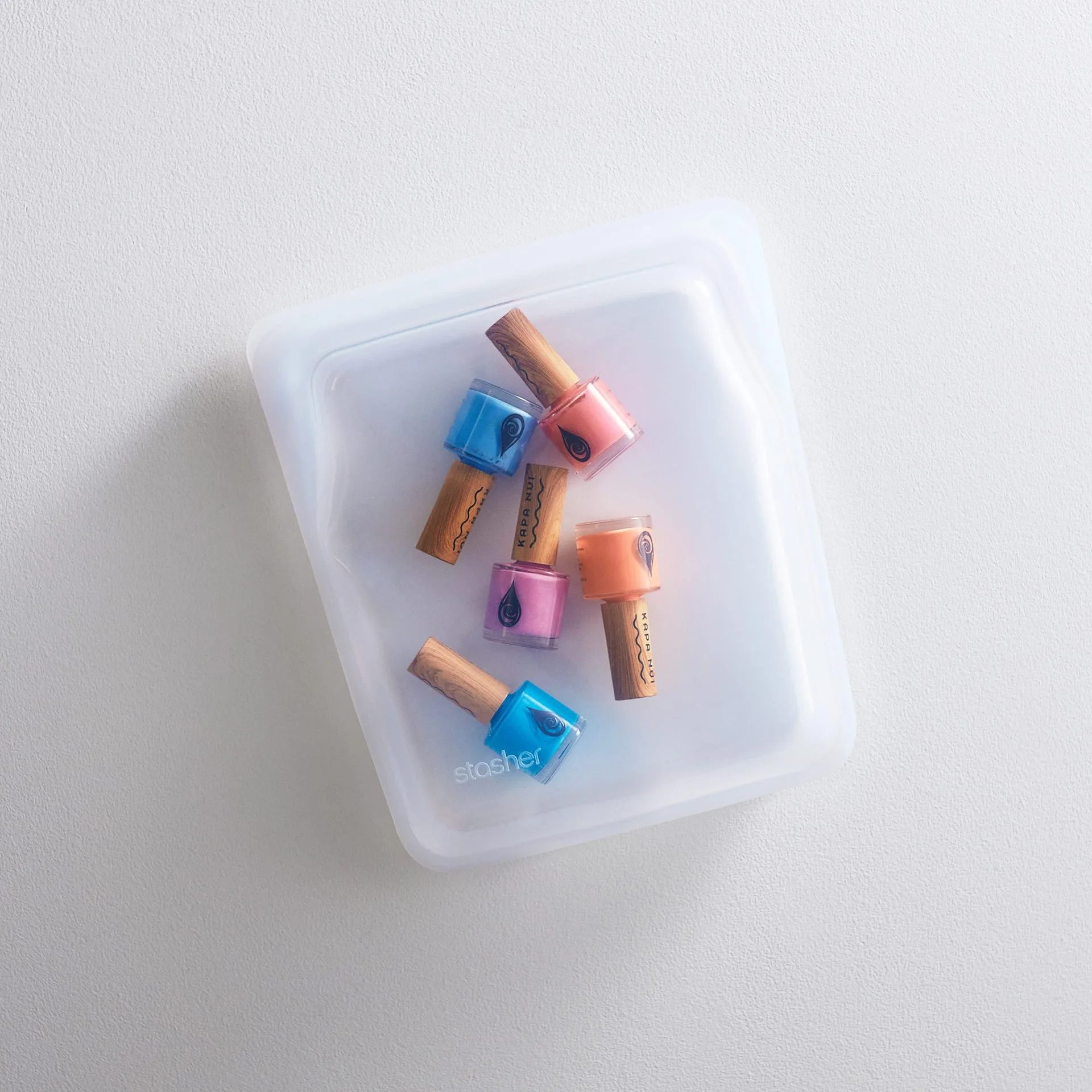 Recenzja torby podróżnej Stasher Essentials: idealny organizer na kosmetyki i elektronikę
