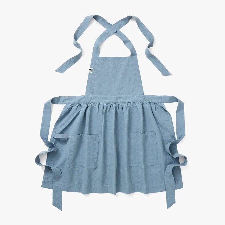 Crossback vs. Pinafore Aprons: Which Style Suits Your Cooking Needs?