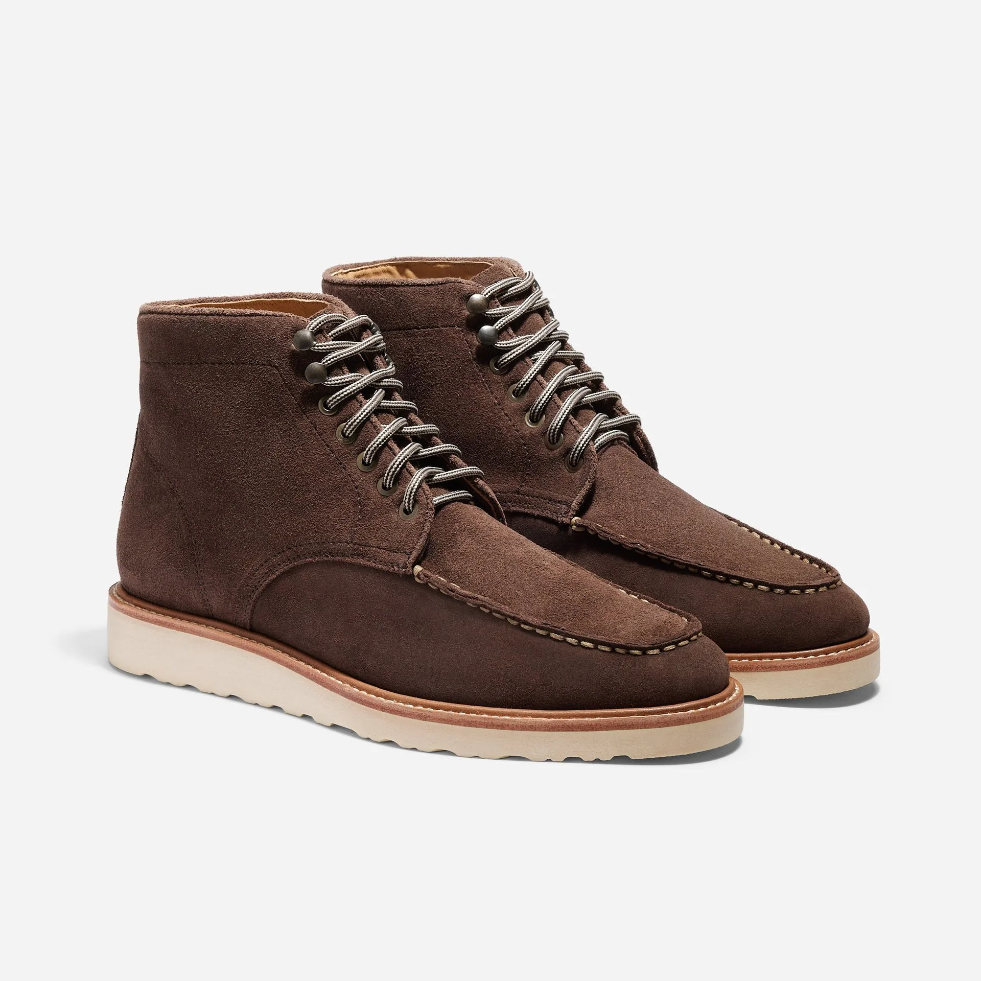 Leather vs. Suede Shoes: Which Is Right for You? A Complete Material Comparison