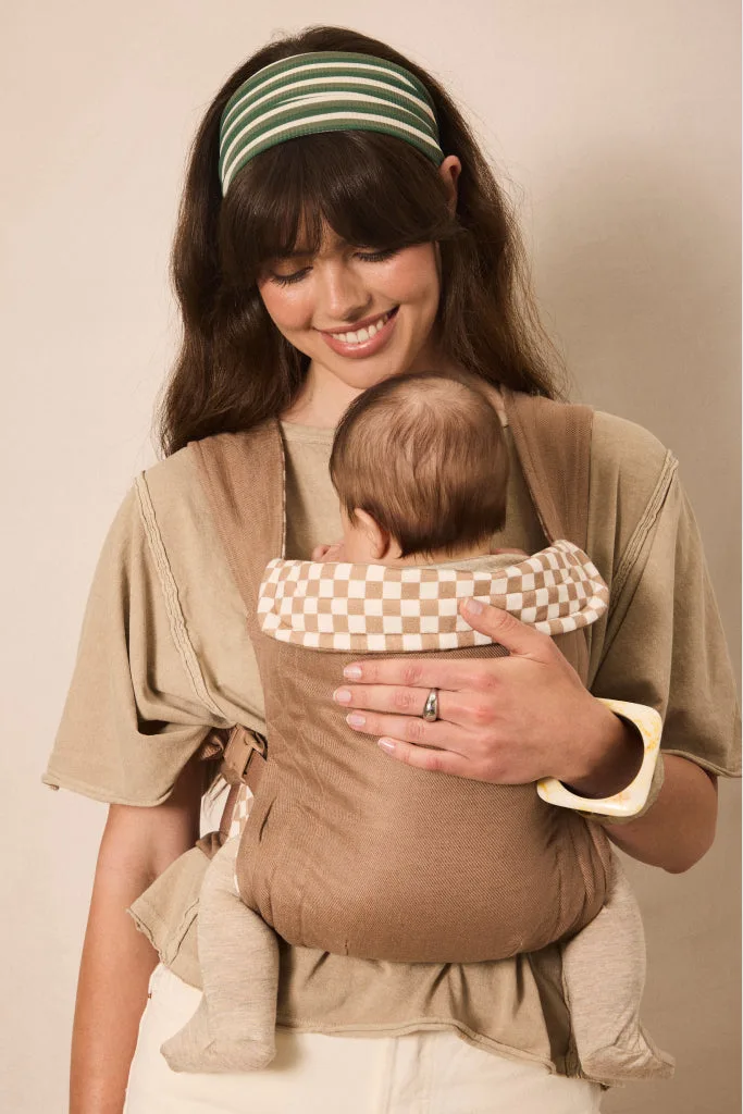 วิธีจัดสไตล์ Almondine Chequer Soft Buckle Carrier