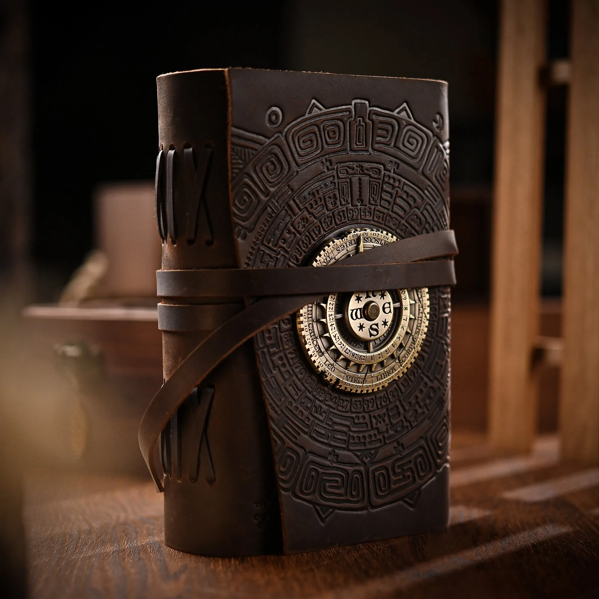 Guia de cuidados do livro Eye of the Ocean em couro
