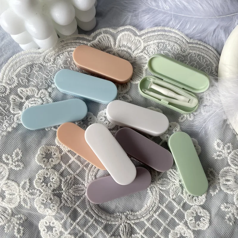 How to Use Contact Lens Cases and Remover Tools