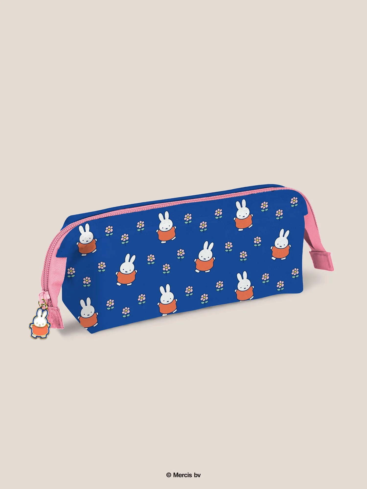 Que mettre dans une trousse à crayons décorée pour l'école