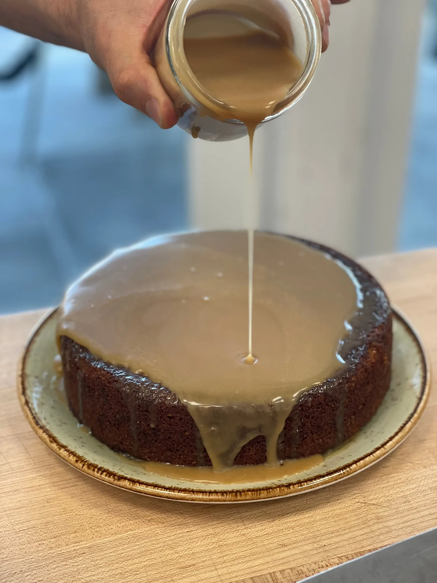 Pecan Pie vs Sticky Toffee Pudding: Which Dessert to Order