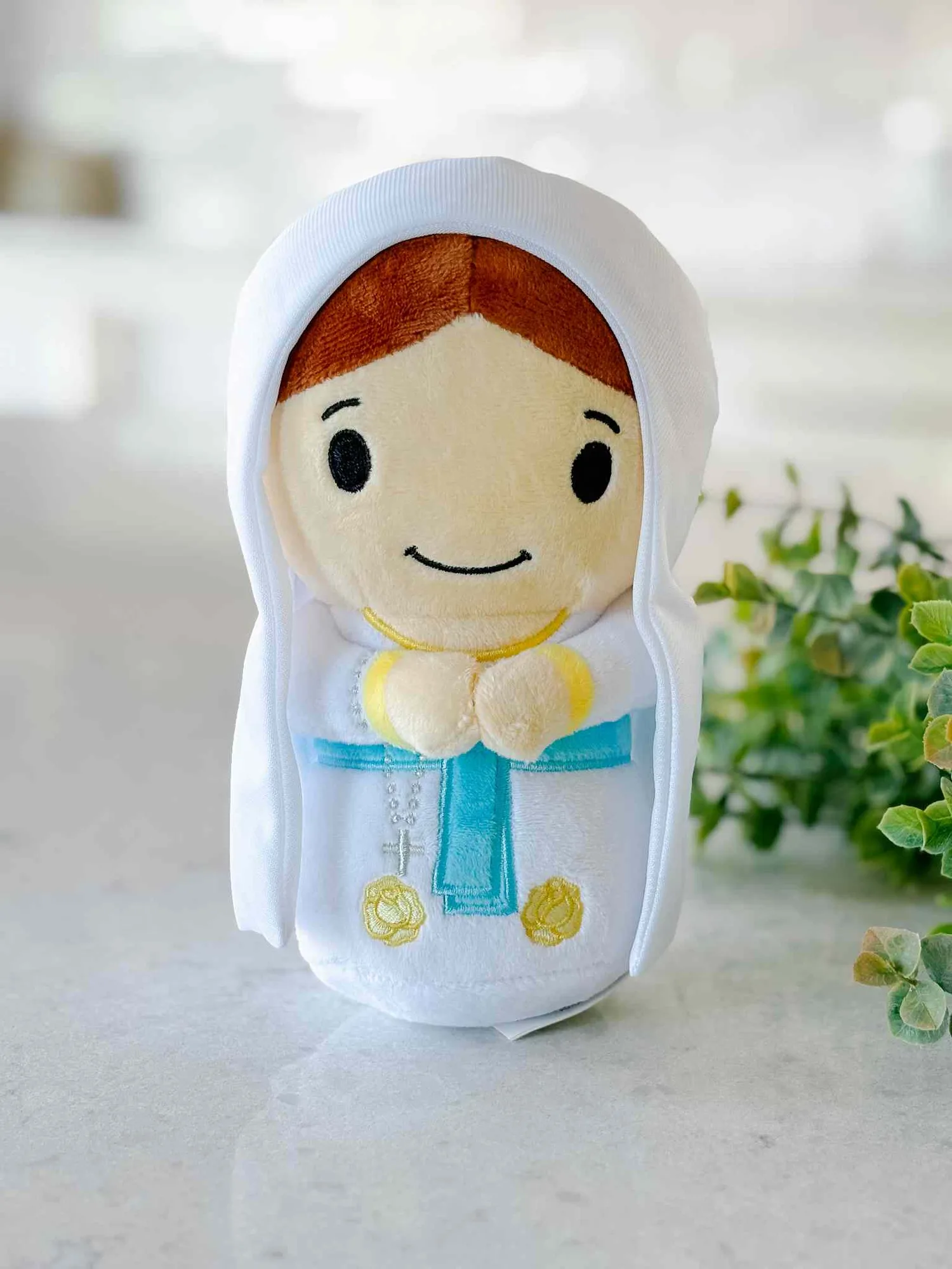 Muñecas de peluche católicas: Nuestra Señora de Lourdes vs. Sagrado Corazón