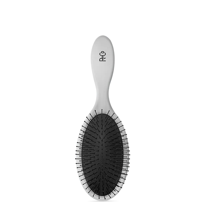How to Use a Detangling Brush on Wet Hair